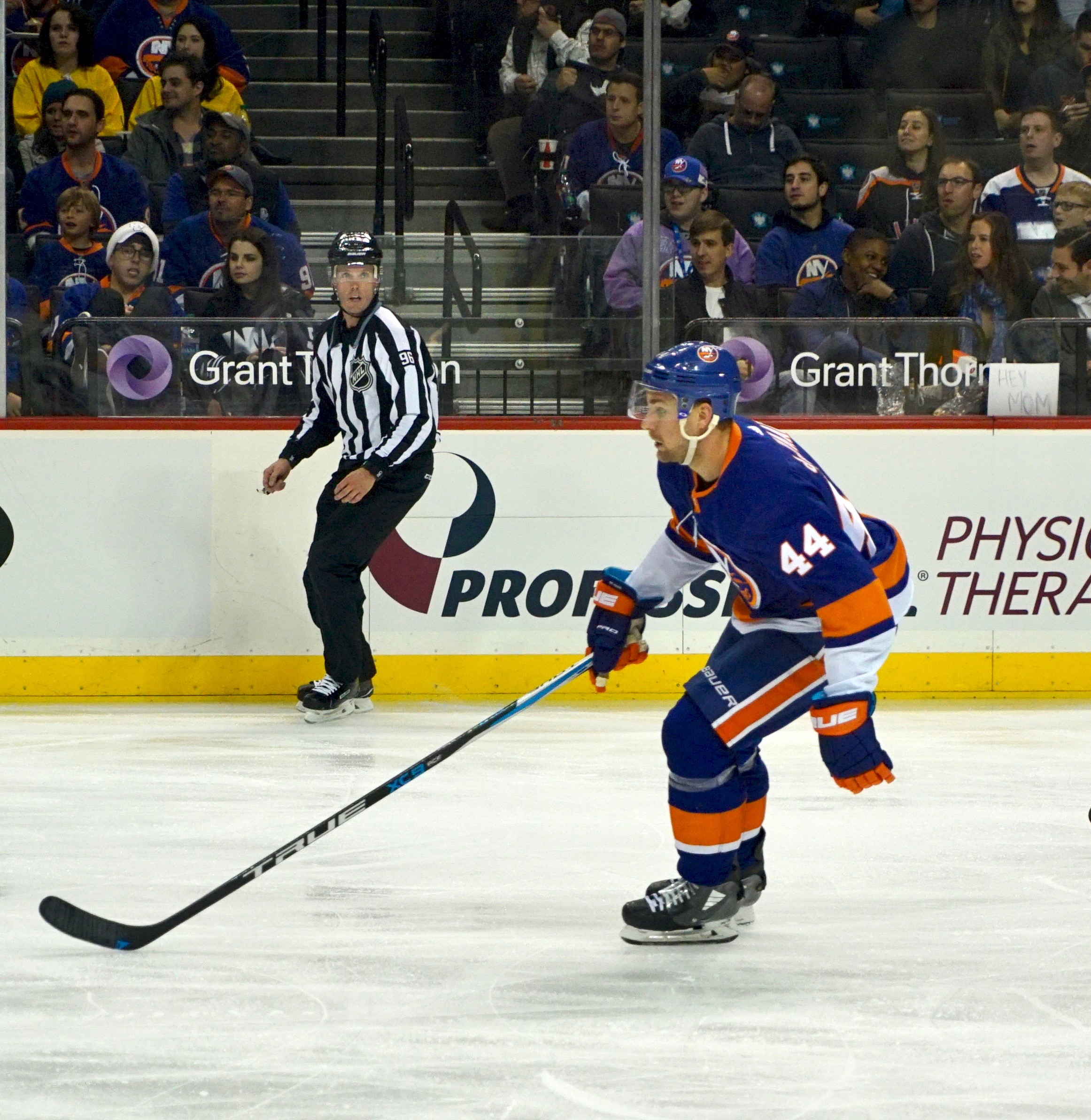 Calvin de Haan wearing an Islanders jersey in 2017
