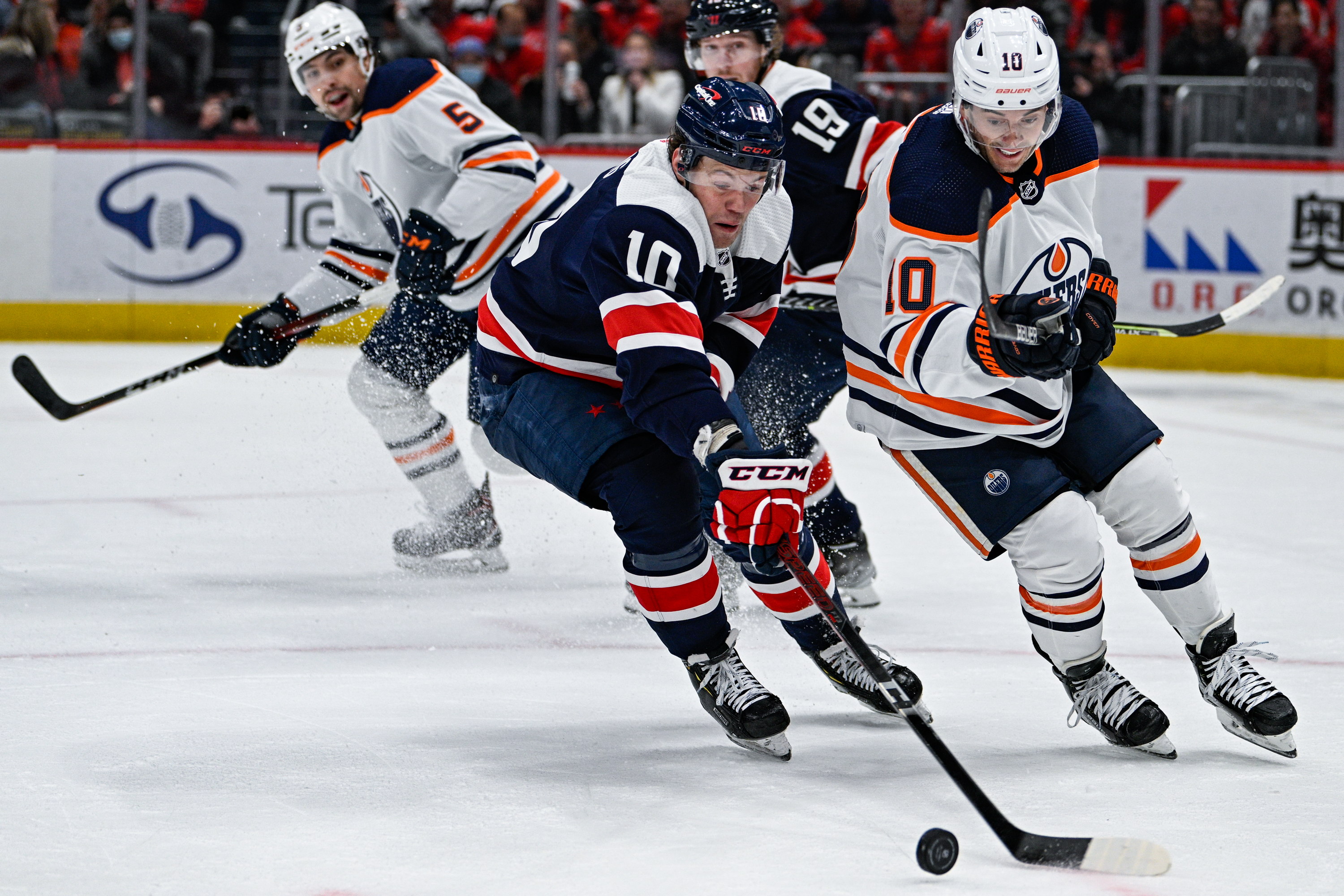 Daniel Sprong battling for a bouncing puck for the Washington Capitals