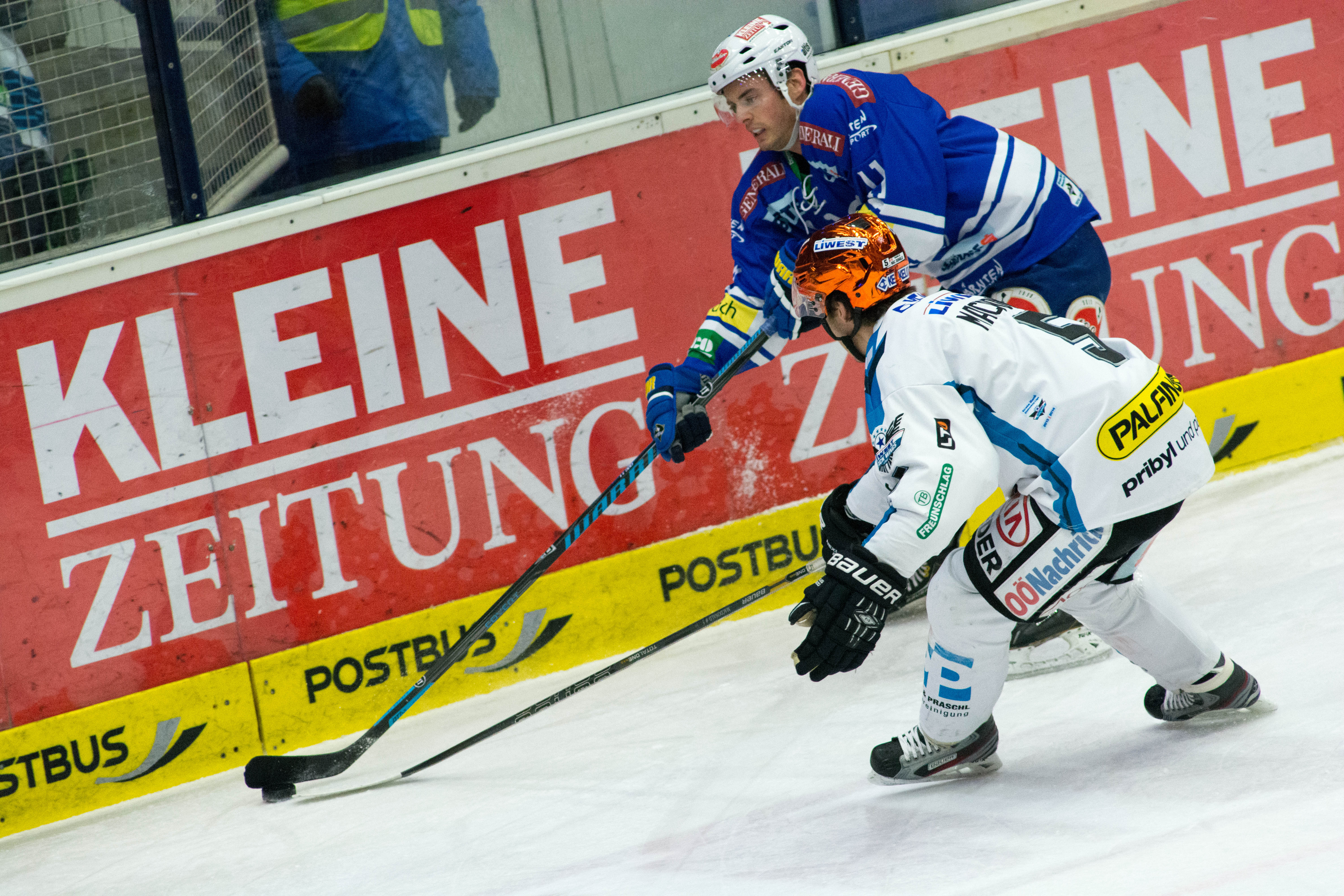 Derek Ryan playing for EC VSV, Nov. 2013