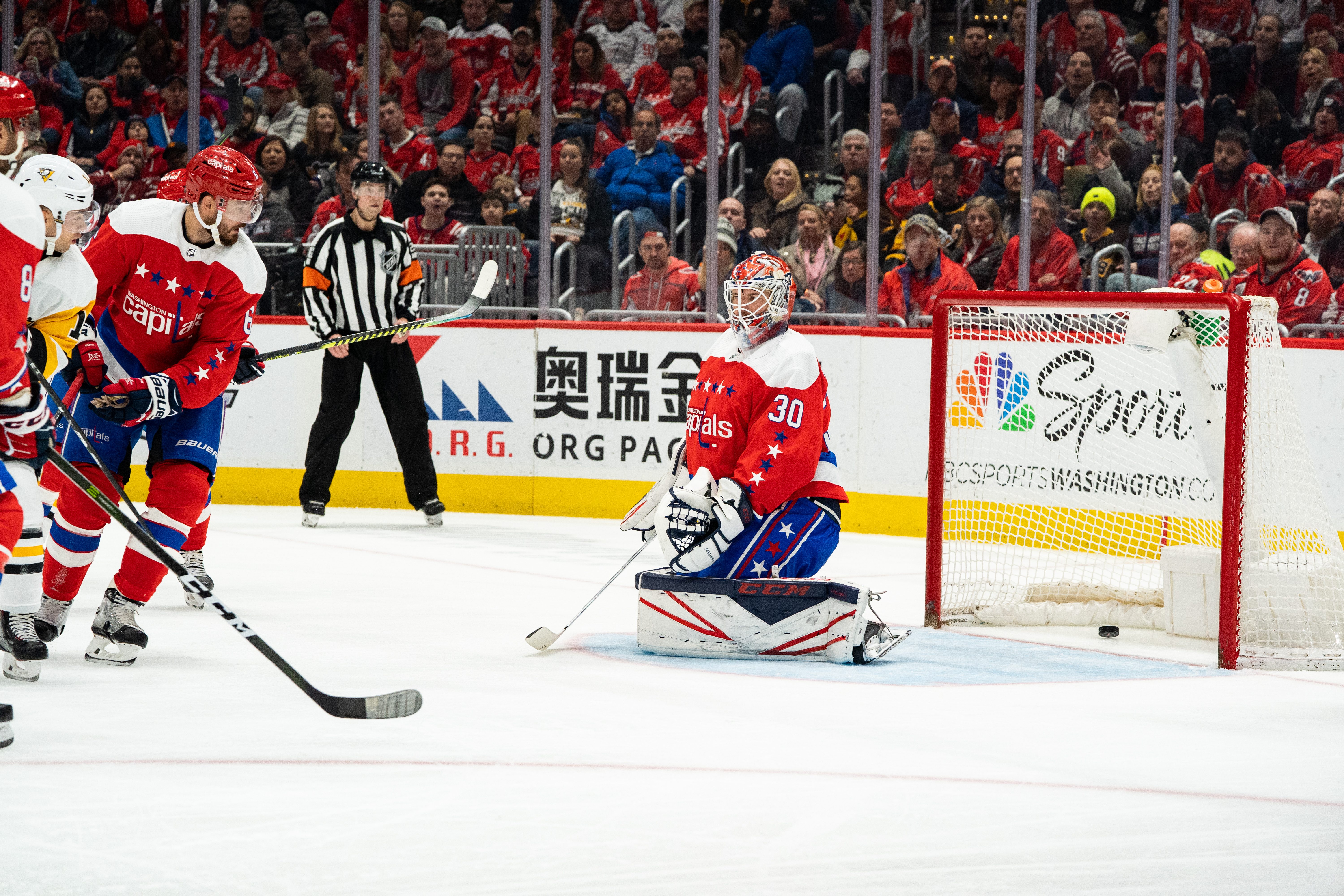 Ilya Samsonov in front of his net during Capitals vs. Penguins, 2020