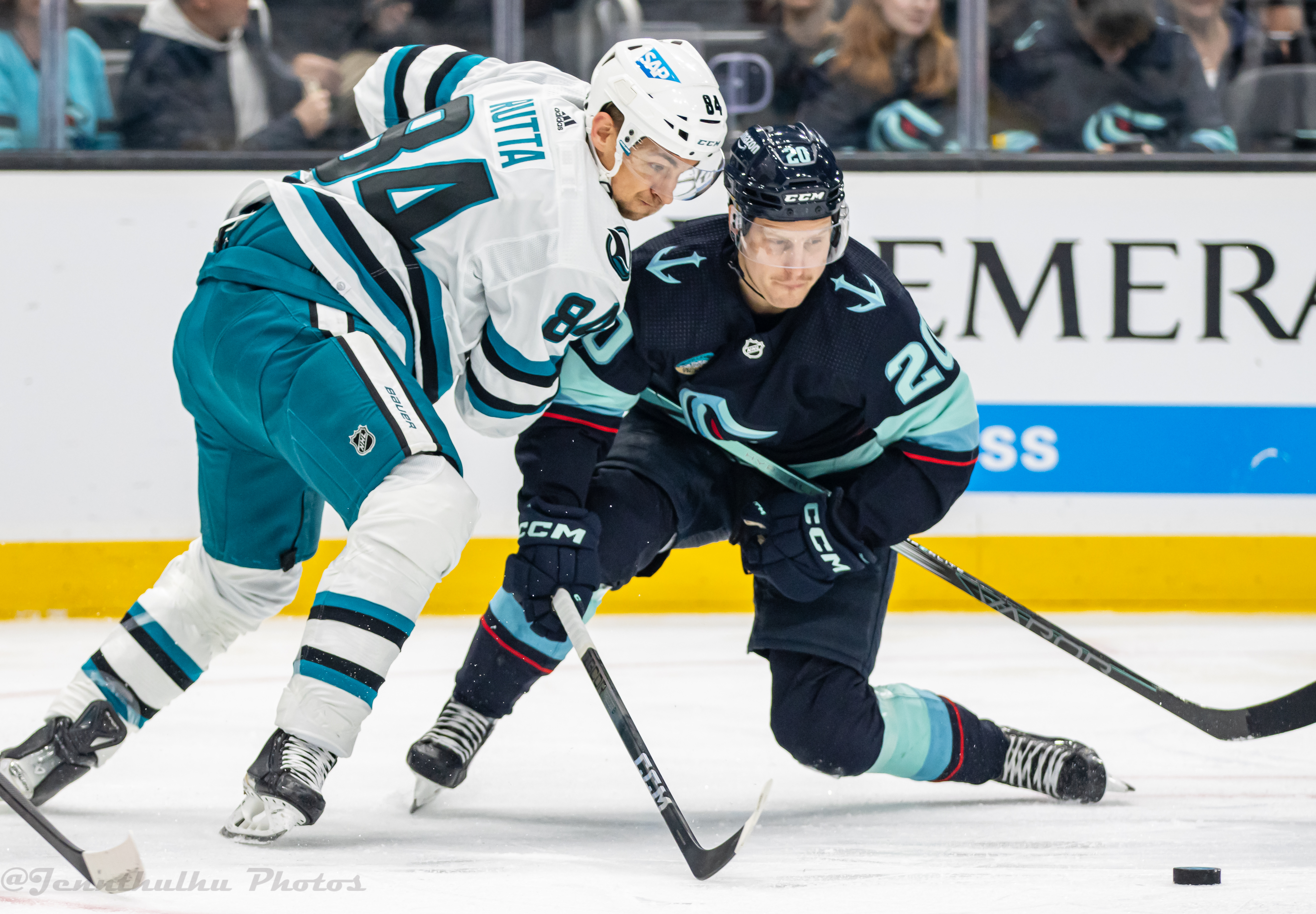 Jan Rutta en uniforme des San Jose Sharks sur la glace