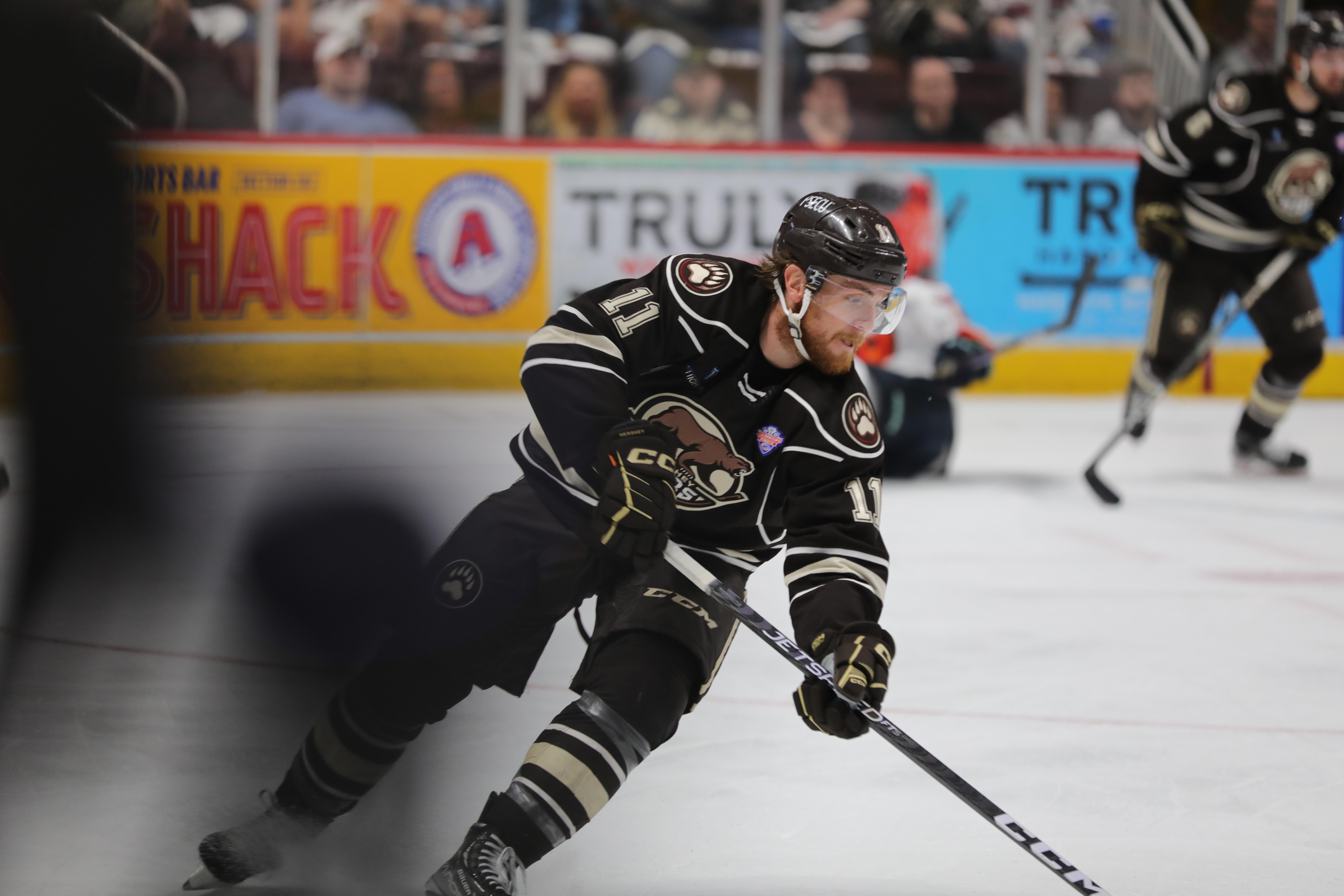 Mason Morelli in Hershey Bears uniform