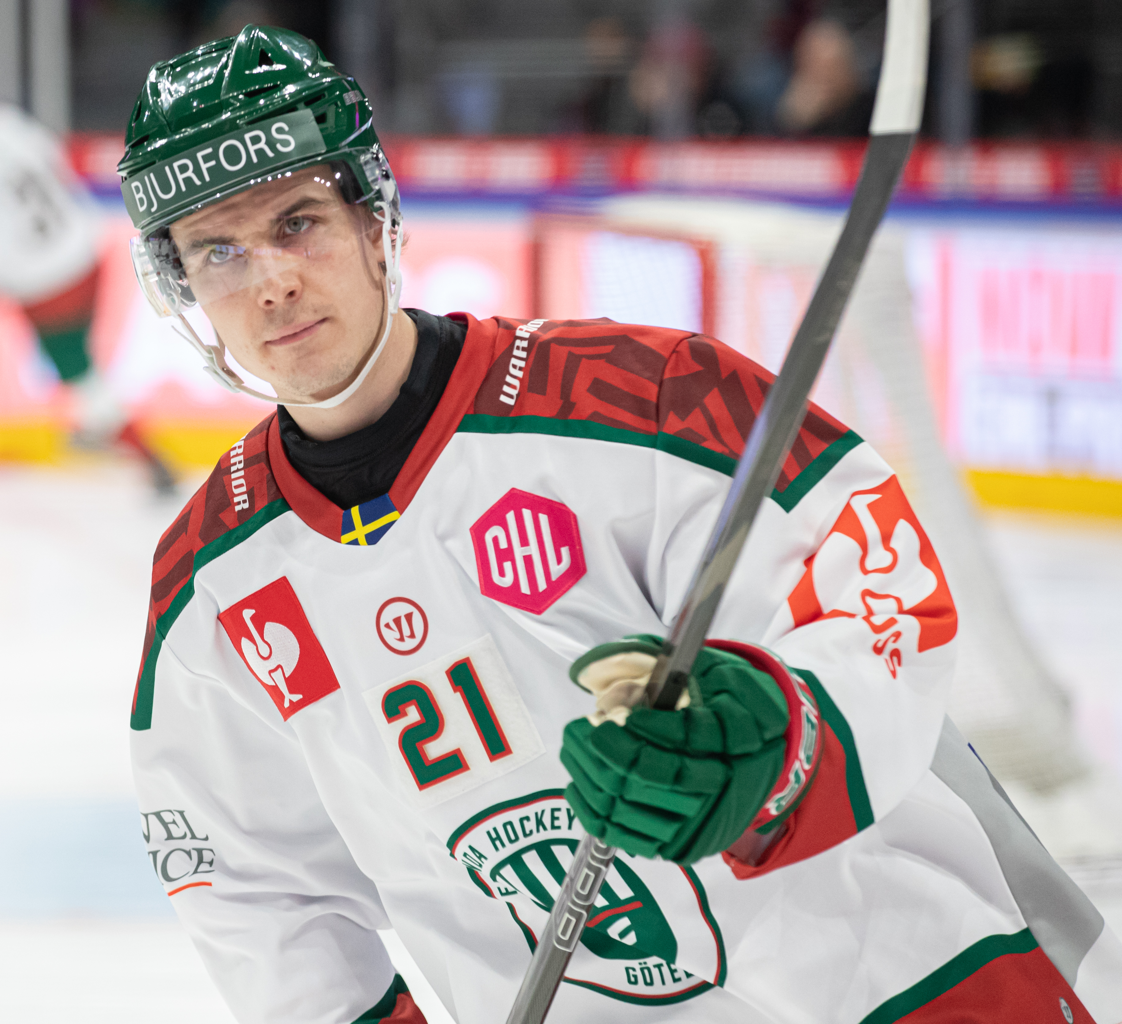Jere Innala in action with Frölunda, jersey 21