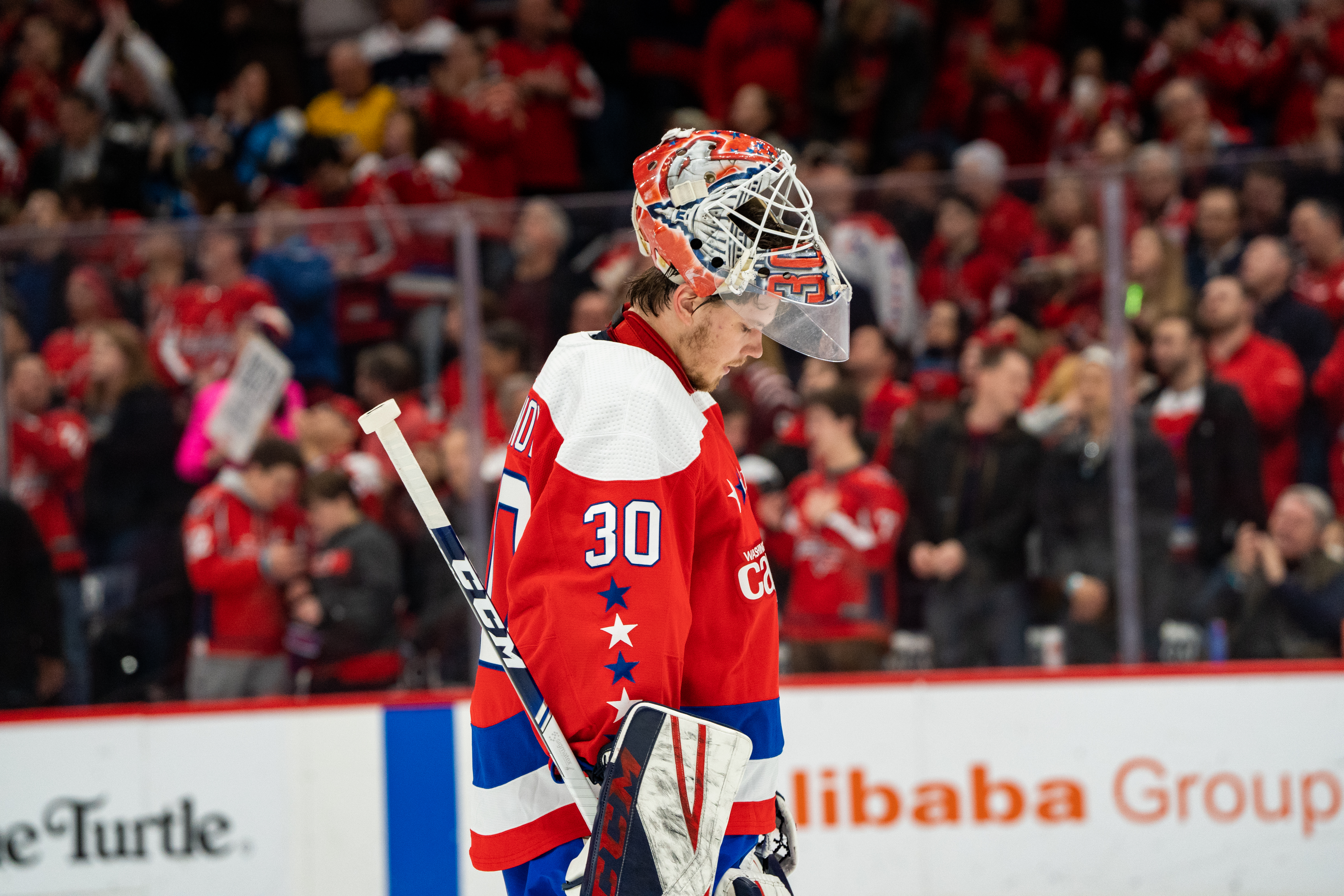Ilya Samsonov in Capitals gear during a February 2020 game