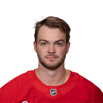 Carter Mazur headshot